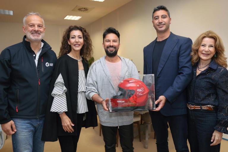 Tarkan�a Özel Kask Sürprizi